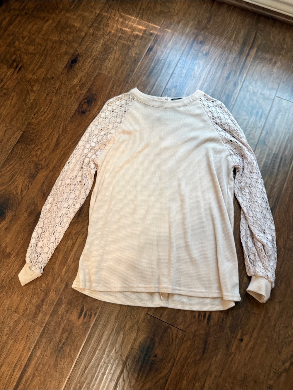 XL Cream Lace-Sleeve Women's Top